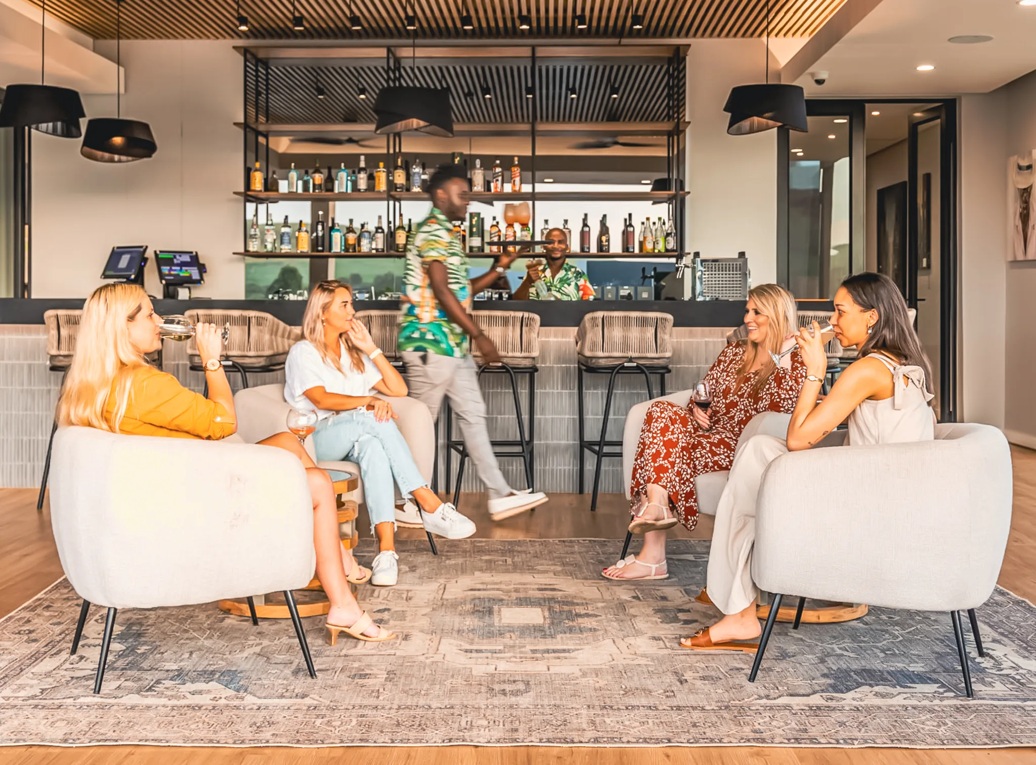 Business and leisure lounge